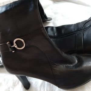 Black leather tall heels boots by bandolino 7.5